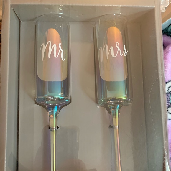 Meet your Posher, Emily - Picture 2 of 5